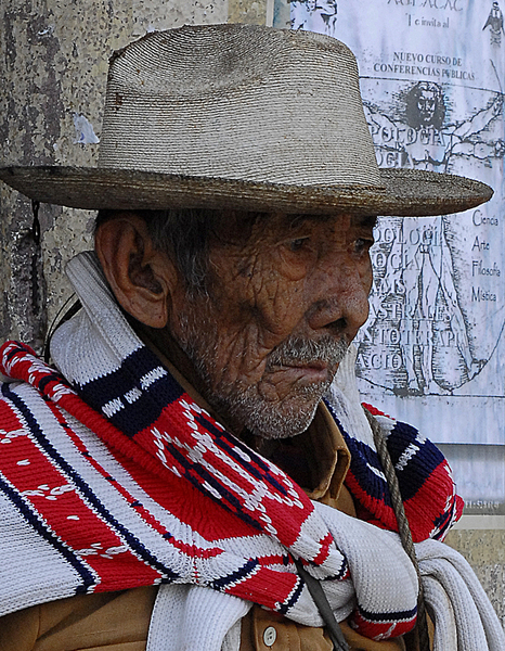 Uruapan, Mexico : People Along the Way : Dust and Mud - Photography by Dana L. Thomas