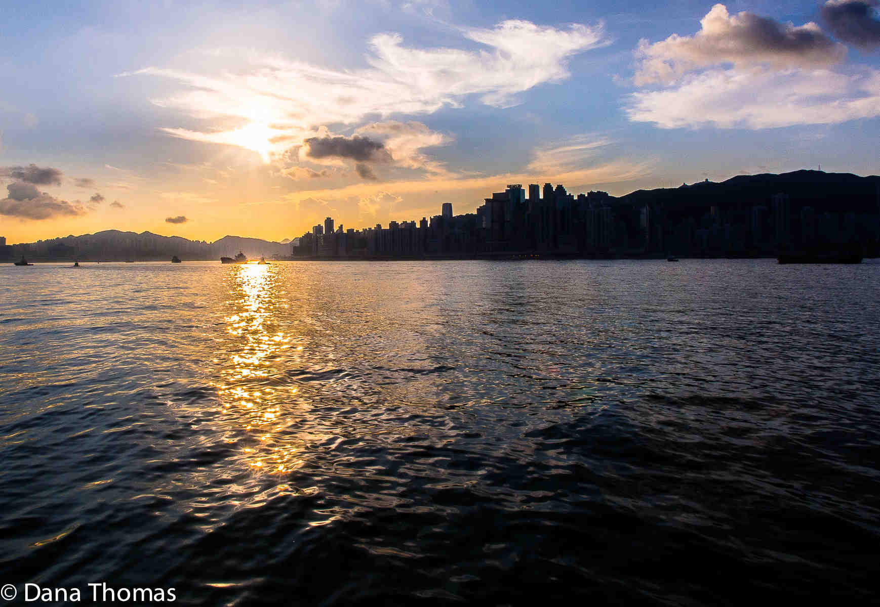 Hong Kong : Ocean's Edge : Dust and Mud - Photography by Dana L. Thomas