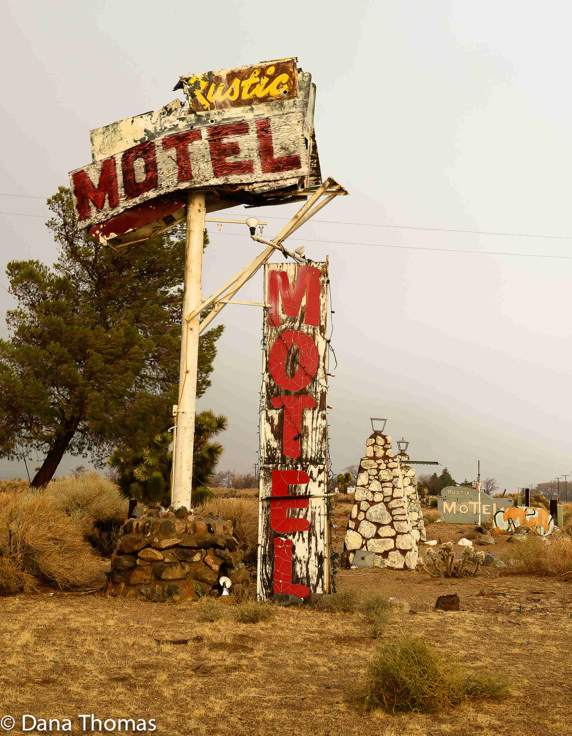 Owens Valley, California : Rural Landscapes : Dust and Mud - Photography by Dana L. Thomas