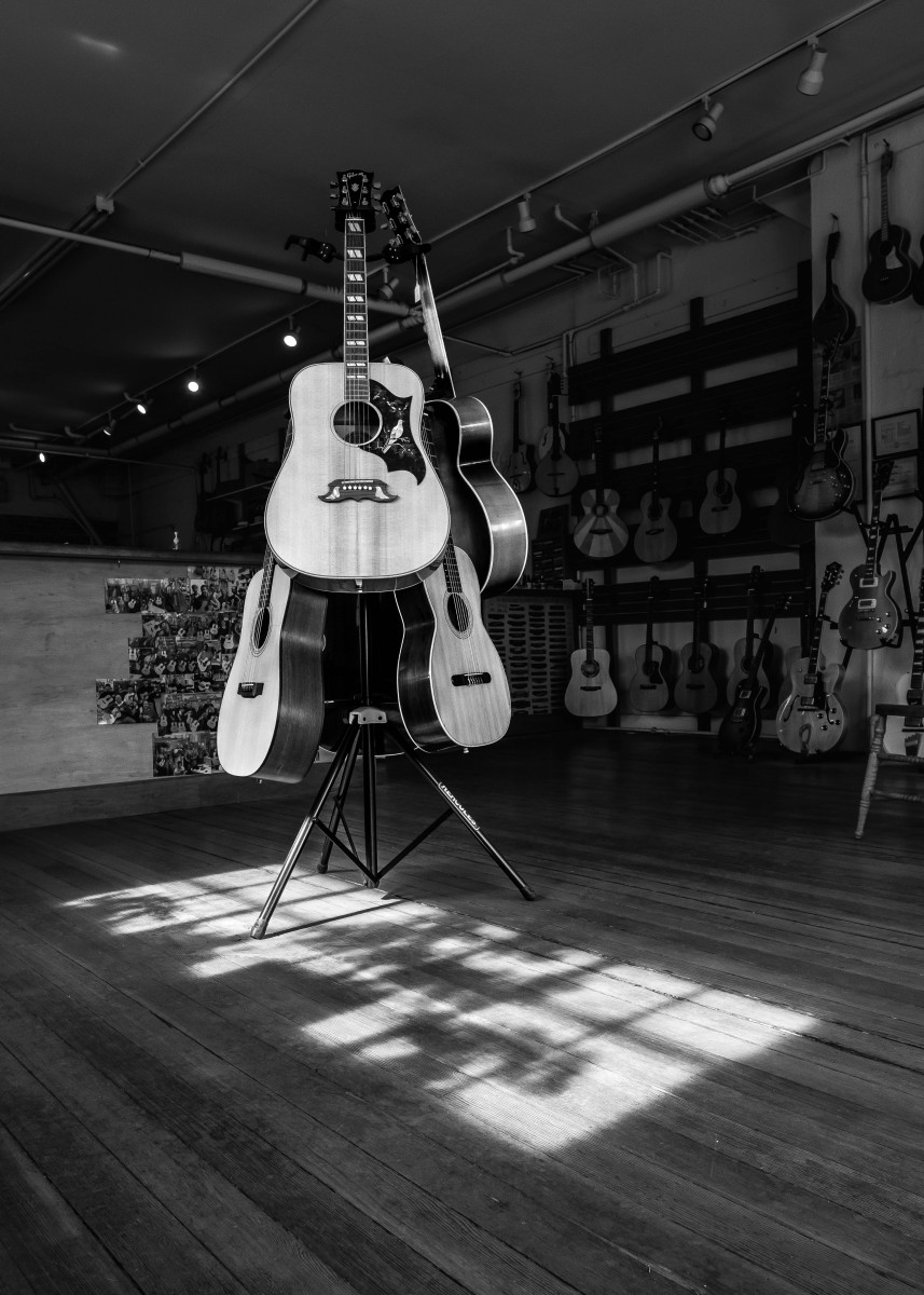  : Victor Guitar Shop : Dust and Mud - Photography by Dana Thomas
