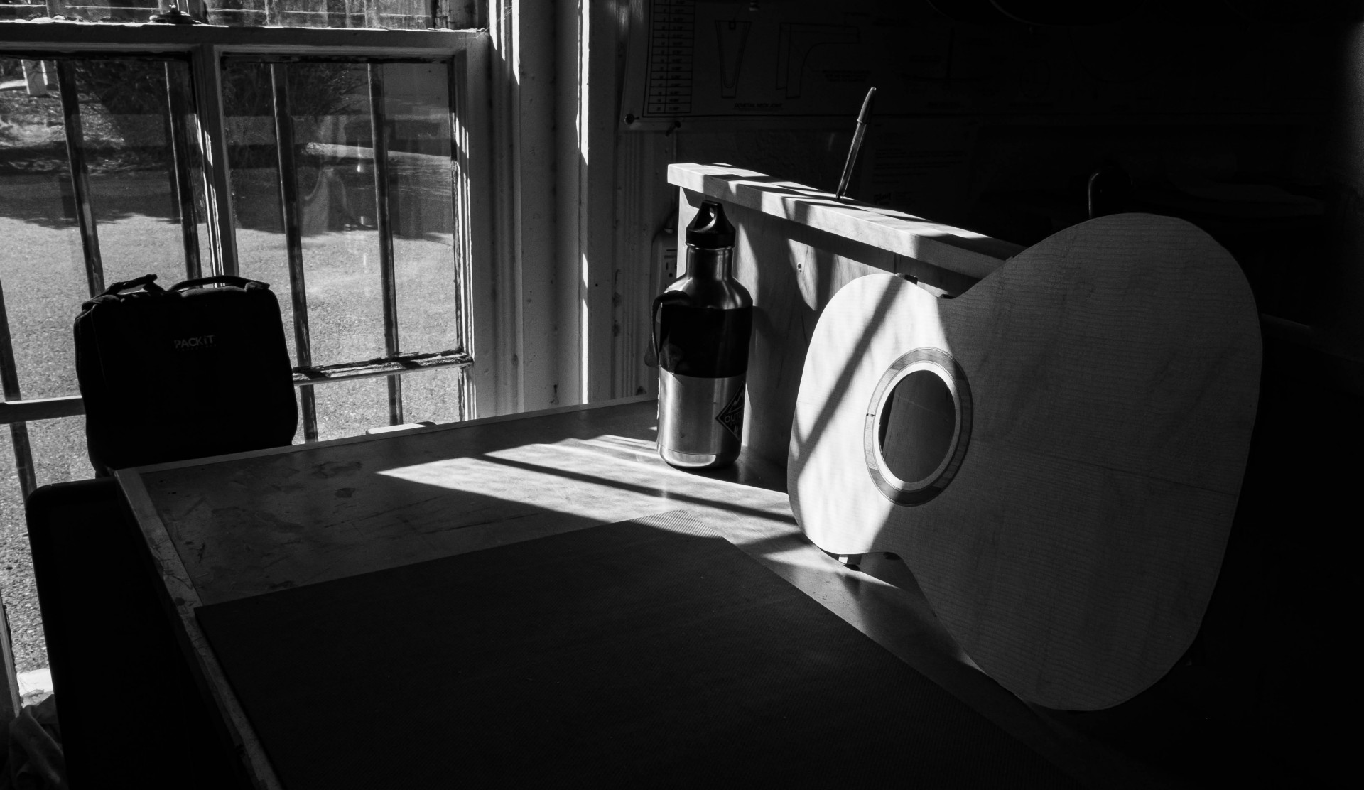  : Victor Guitar Shop : Dust and Mud - Photography by Dana Thomas