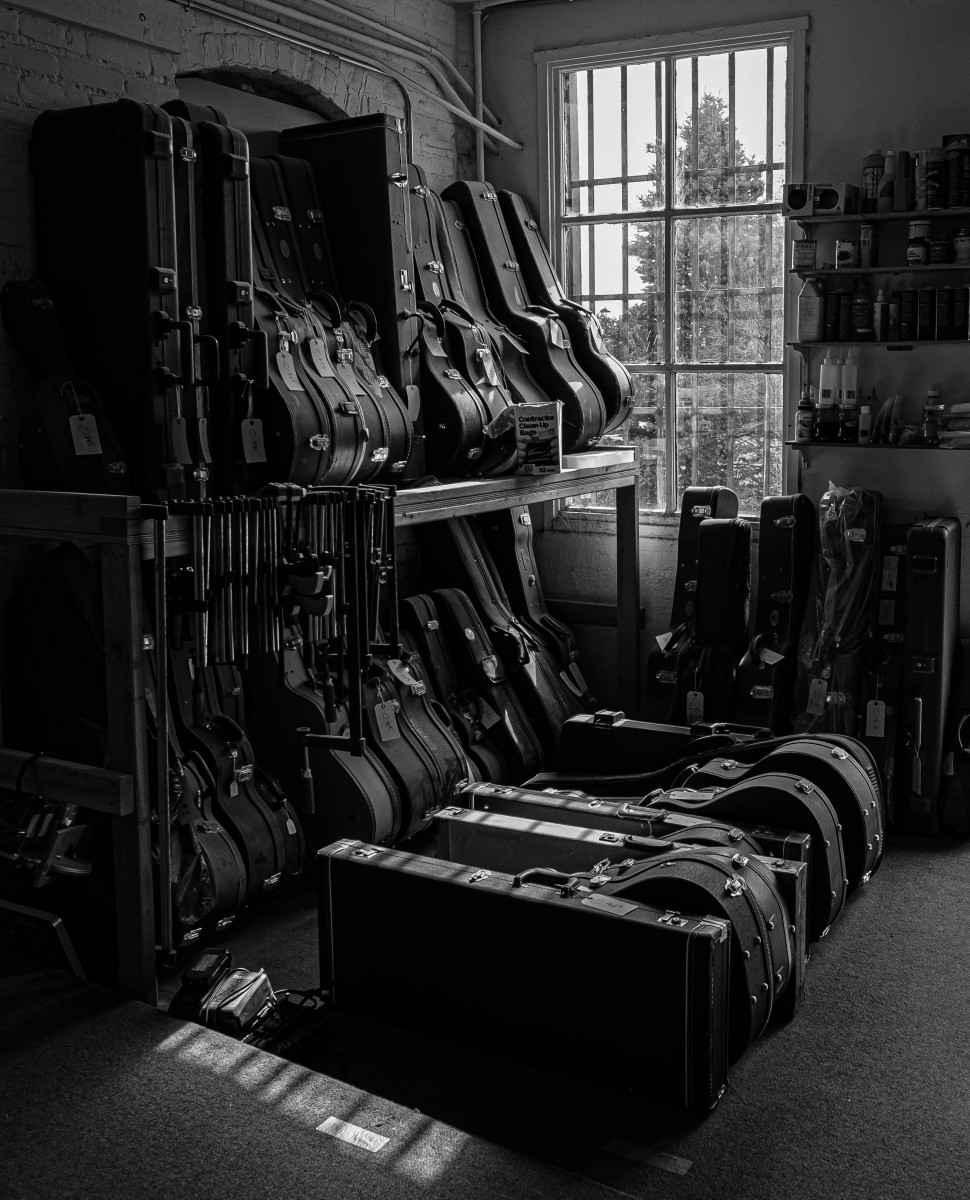  : Victor Guitar Shop : Dust and Mud - Photography by Dana Thomas