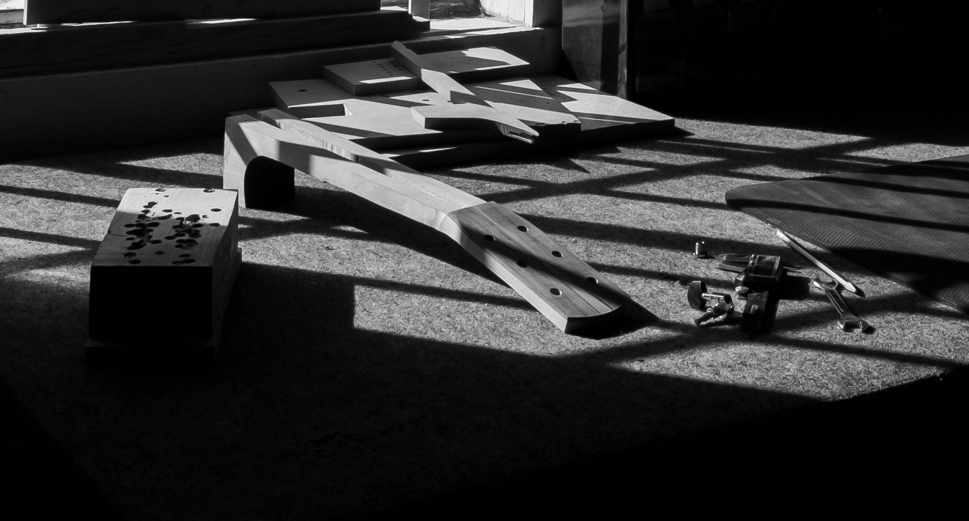  : Victor Guitar Shop : Dust and Mud - Photography by Dana Thomas
