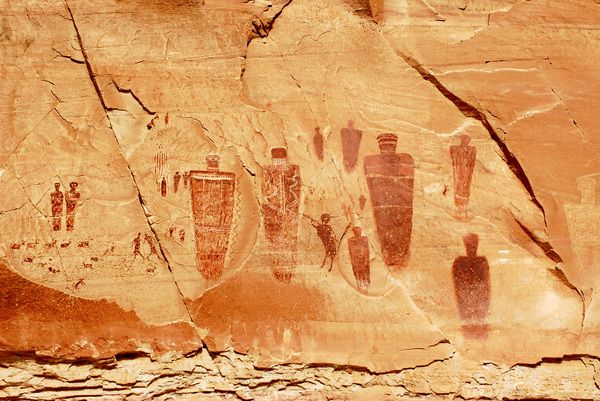 Grand Gallery, Utah : Arid Lands : Dust and Mud - Photography by Dana L. Thomas