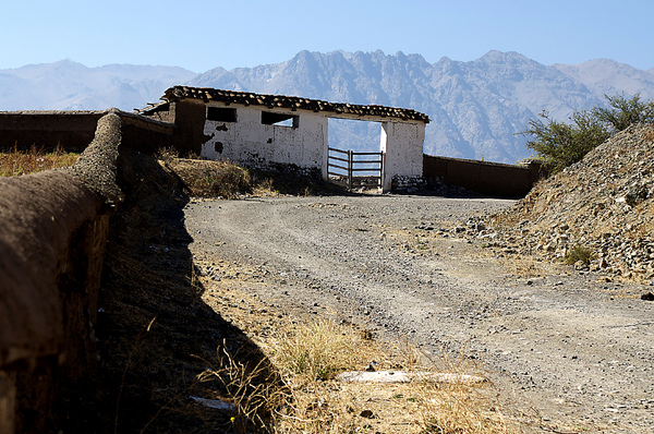 Chincolco, Chile : Rural Landscapes : Dust and Mud - Photography by Dana L. Thomas
